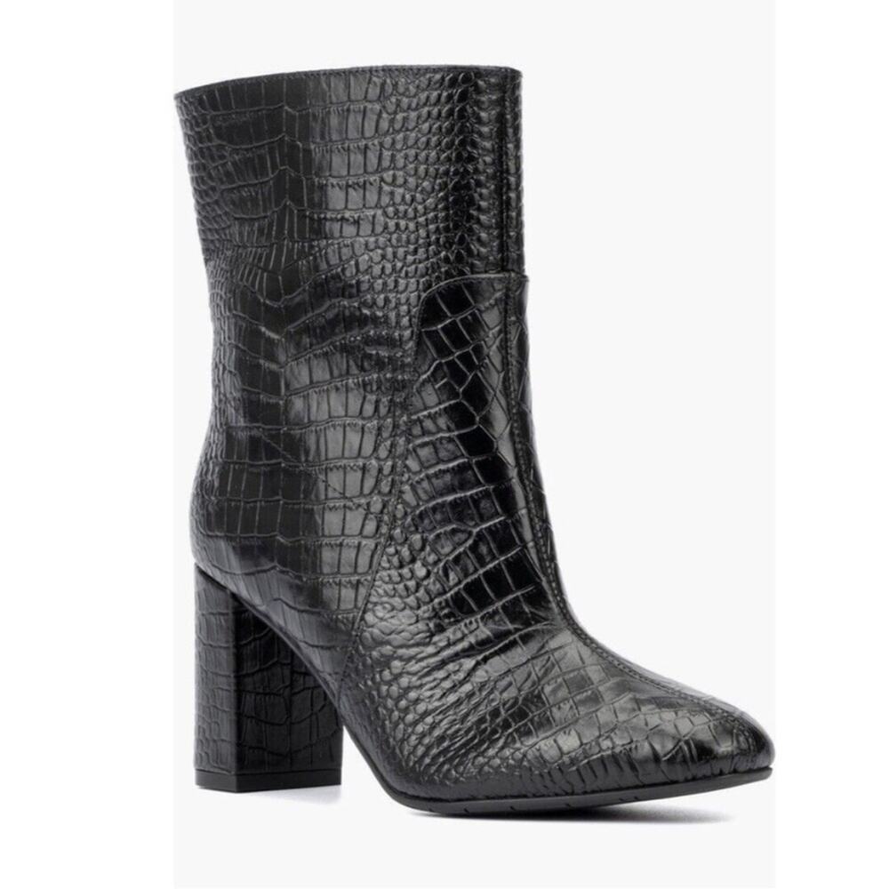 NWOT Aquatalia Luzio Croc Embossed Black Ankle Boots – Sz 9.5